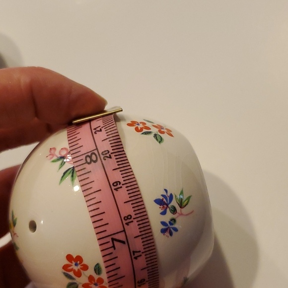 TWO Vintage Pomander/Potpourri holders. England. Handpainted bone china. - Picture 9 of 9